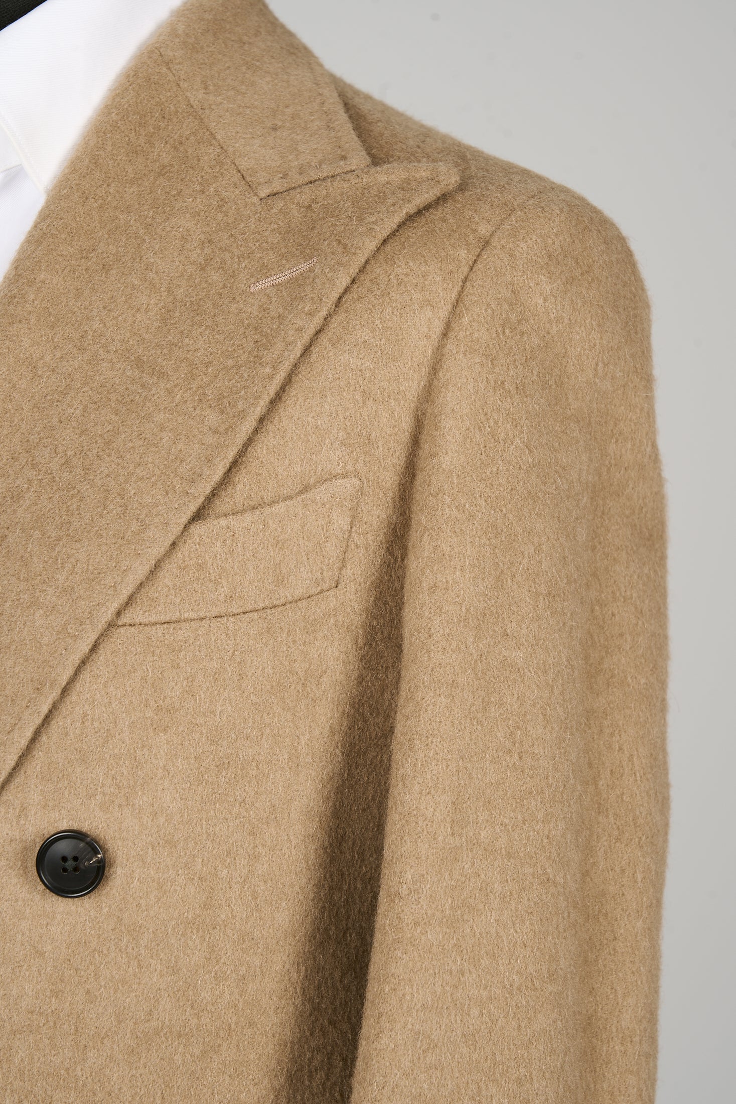 Suitsupply J1014 Mid Brown Pure Camel Overcoat detail