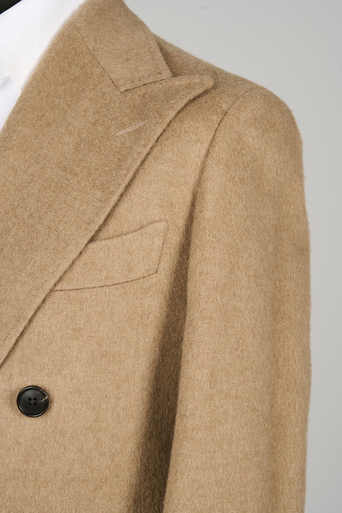 Suitsupply J1014 Mid Brown Pure Camel Overcoat detail